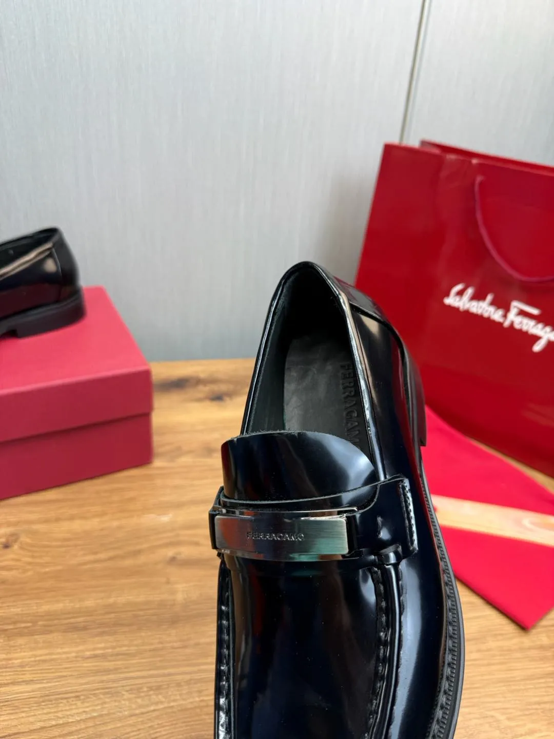 Men's shoes 💰880💰 Ferragamo. [Ferragamo] men's thick-soled loafers, the latest hot style, 1:1 original purchase quality, top quality, imported open-edge beaded cowhide leather on the upper, hand-made three-dimensional stitching highlights the round toe design, the inner foot pads are all imported cowhide, with original lightweight foam outsole, matching code 39-44, (38, 45 custom-made, non-refundable)